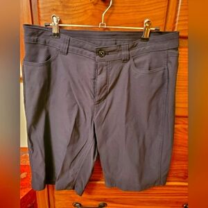 Size 10 Eddie Bauer bermuda lightweight short